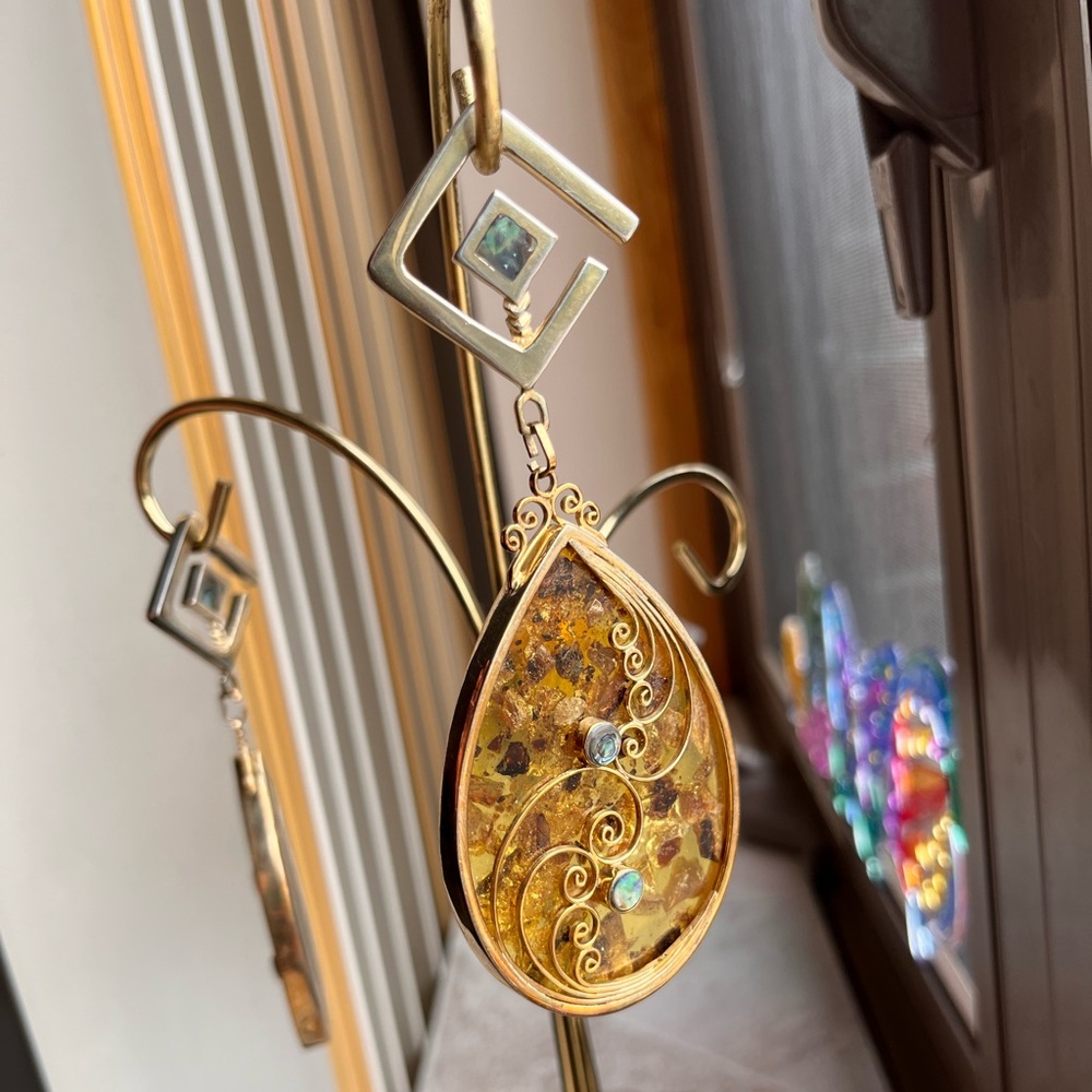 People’s Jewelry Hangers for Stretched Ears - Picture 3 of 15